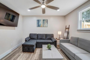 5842 Leslie-Charming, Cozy, Private 1bed1bath, Fenced Yard, Sunroom, Deck
